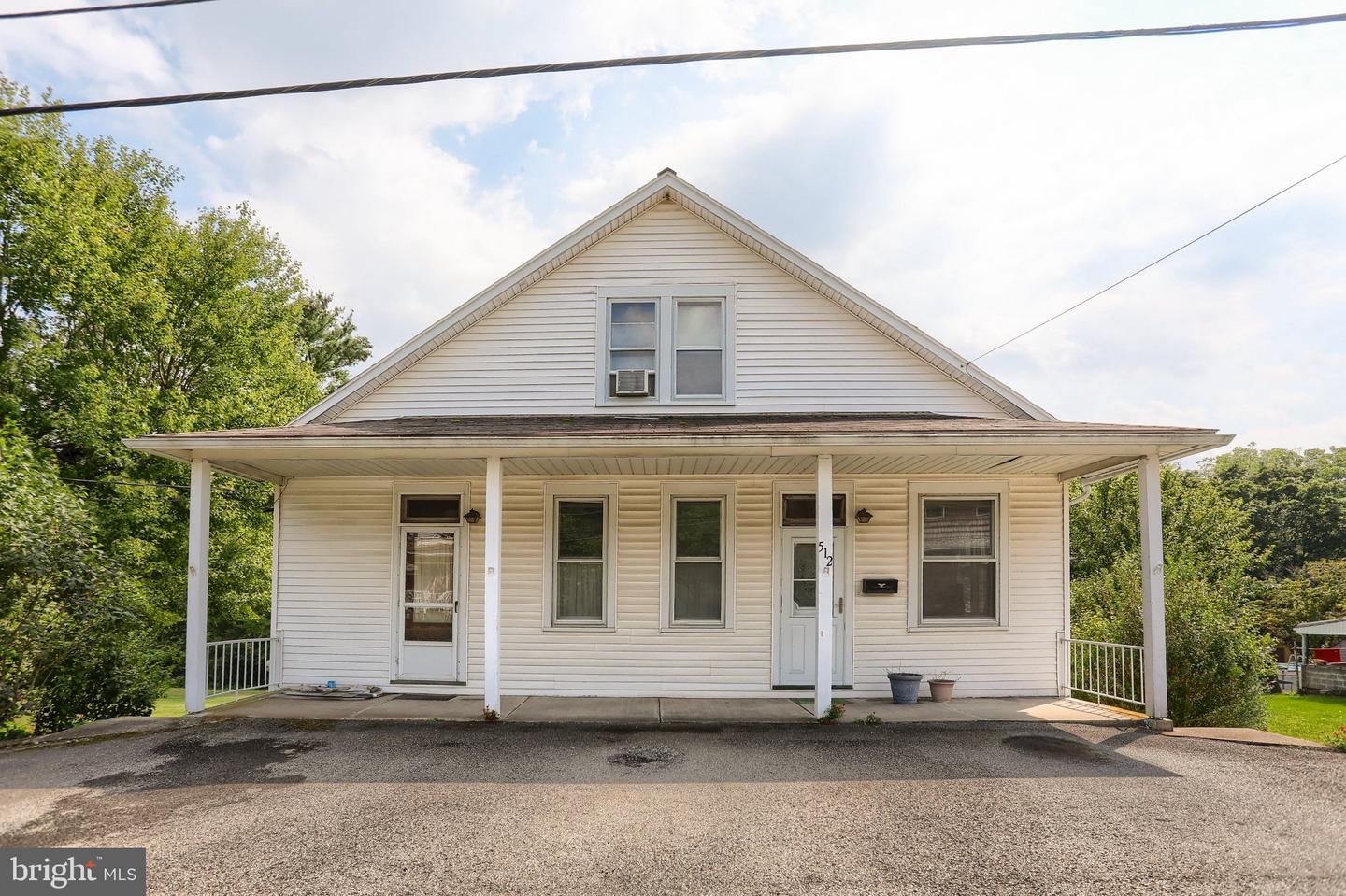 512 E Market St Property Photo 1