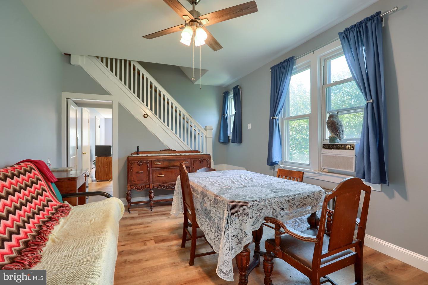 512 E Market St Property Photo 6