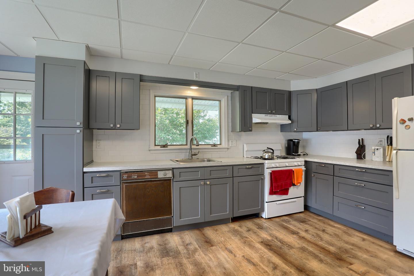 512 E Market St Property Photo 10