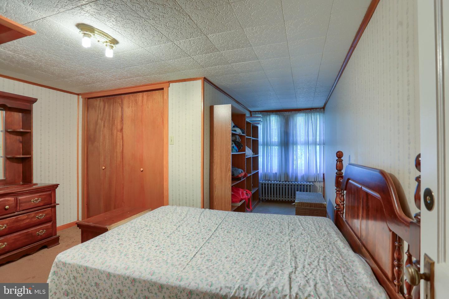 512 E Market St Property Photo 12