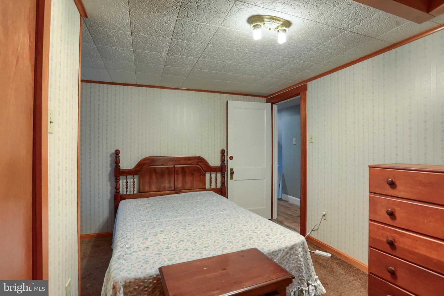 512 E Market St Property Photo 14