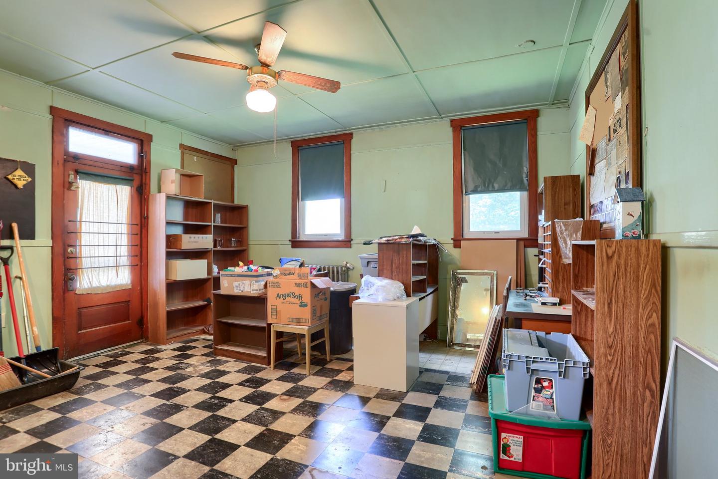 512 E Market St Property Photo 19
