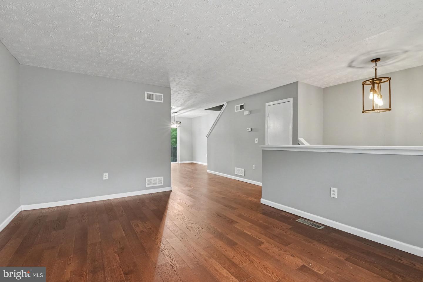 291 Lincoln Ave Property Photo 8