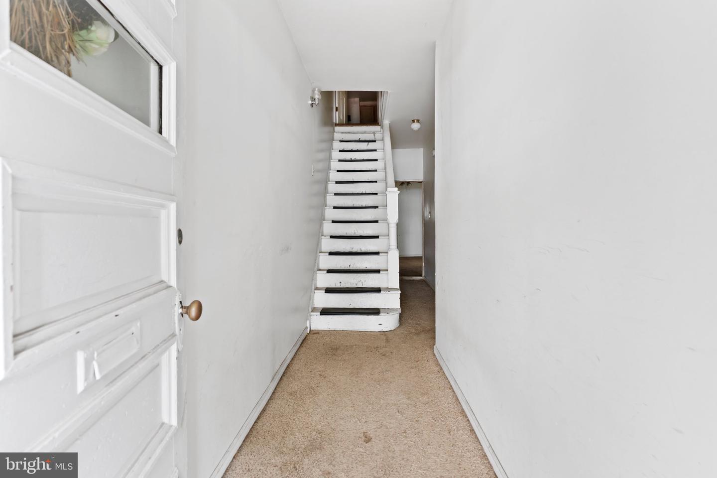 593 S Front St Property Photo 5