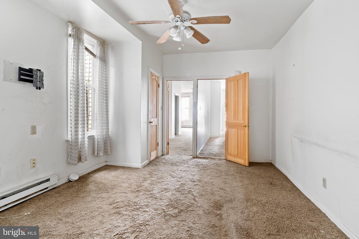 593 S Front St Property Photo 10