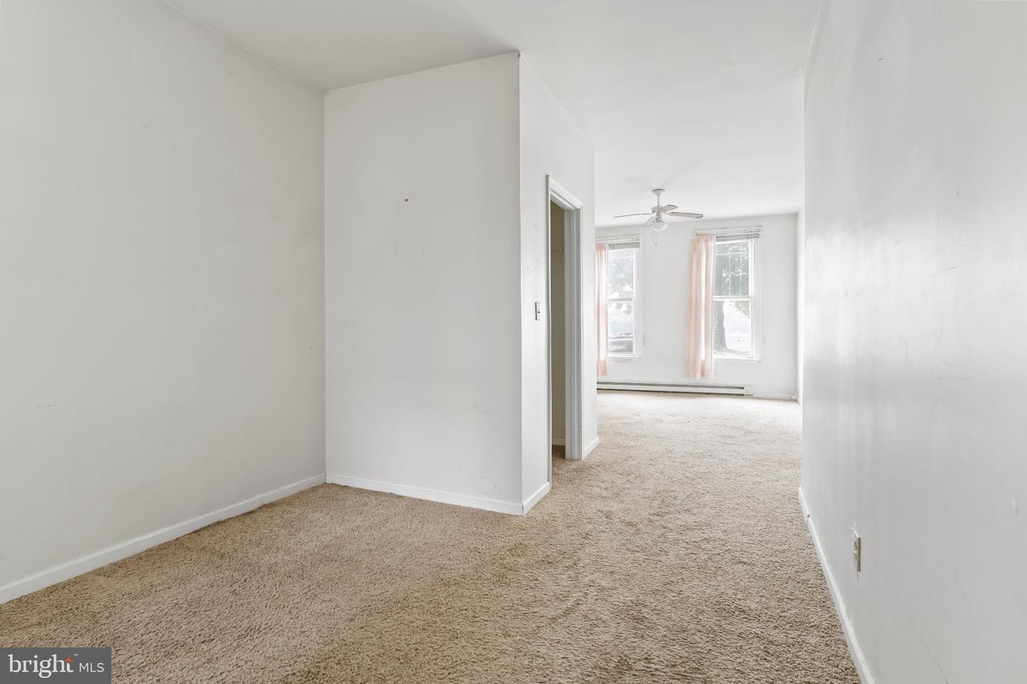 593 S Front St Property Photo 16