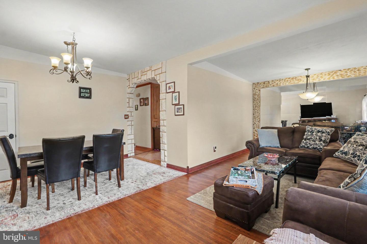 7085 Huntingdon St Property Photo 6
