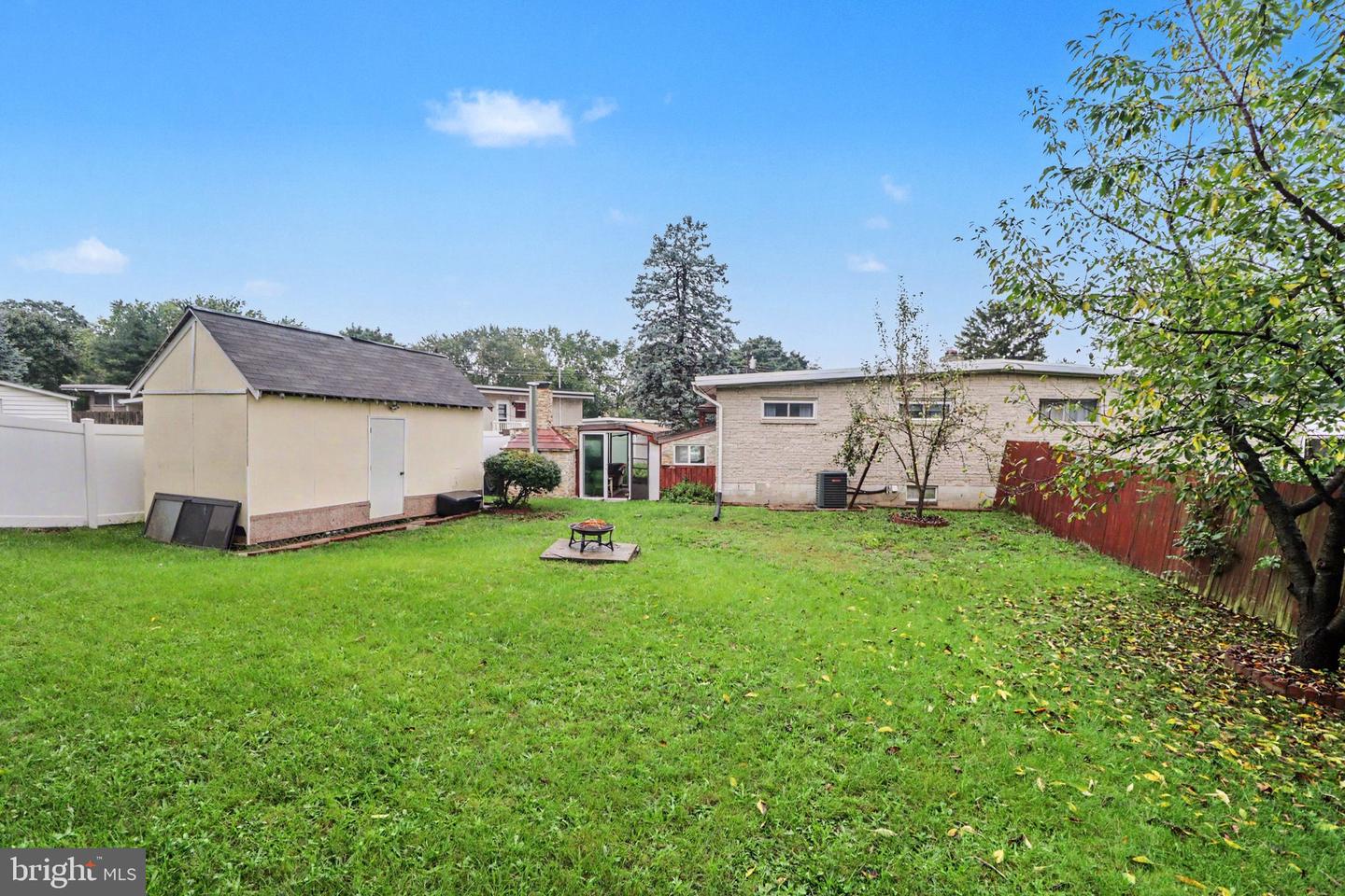 7085 Huntingdon St Property Photo 33