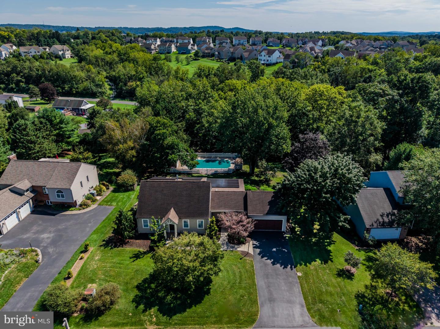 8 W CHRISTOPHER CT