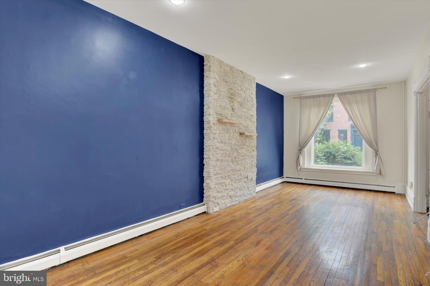 1116 Green St Property Photo 4