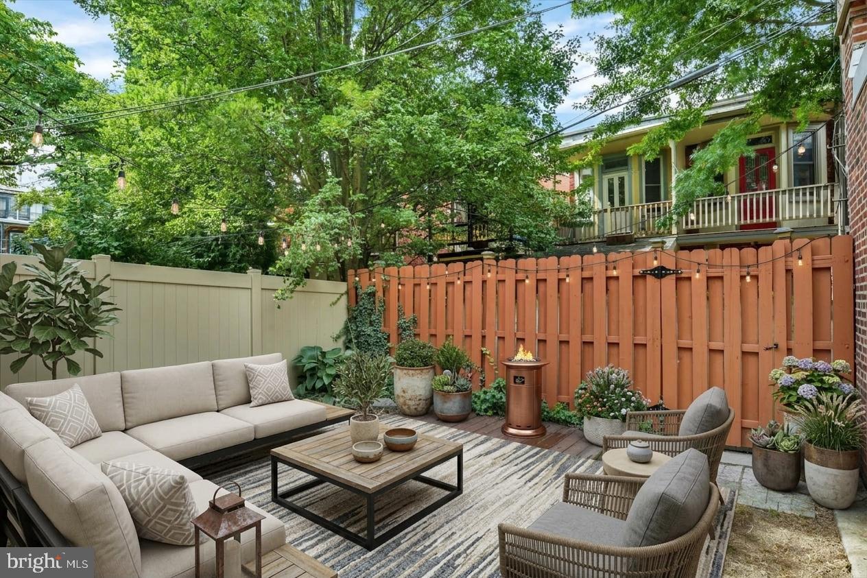 1116 Green St Property Photo 31