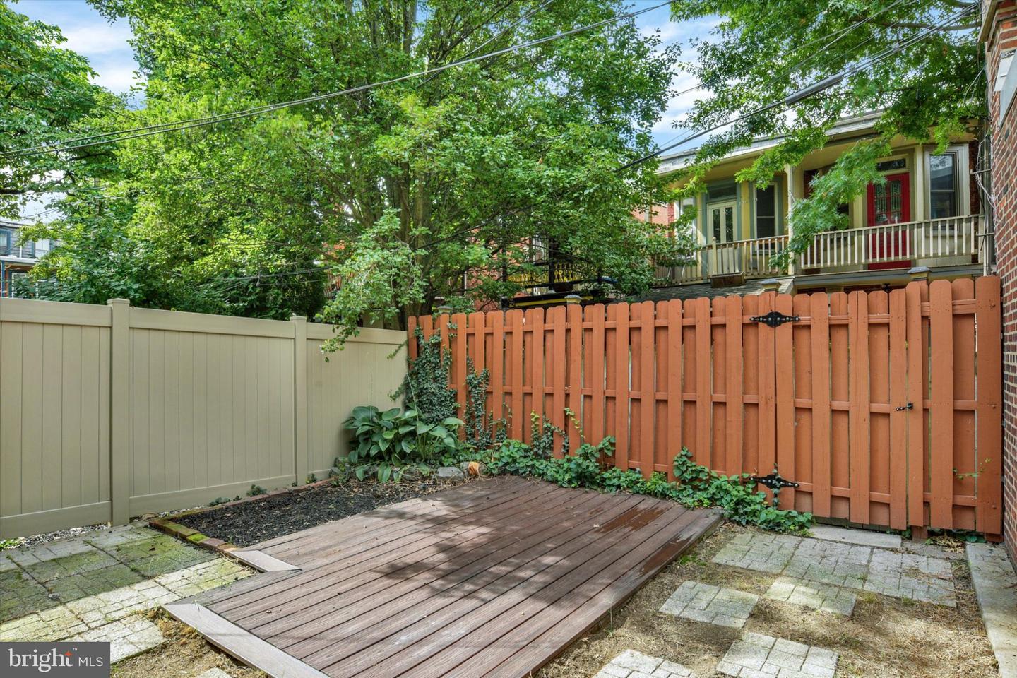 1116 Green St Property Photo 32