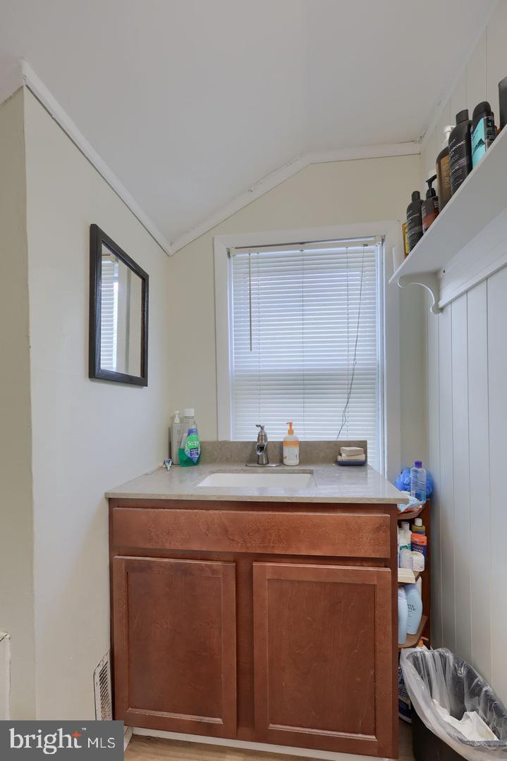 114 Kelso St Property Photo 13