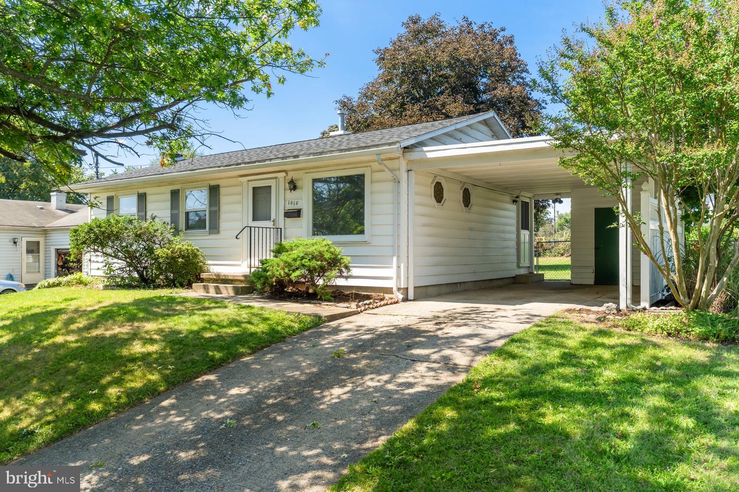 1010 Collingswood Property Photo 2