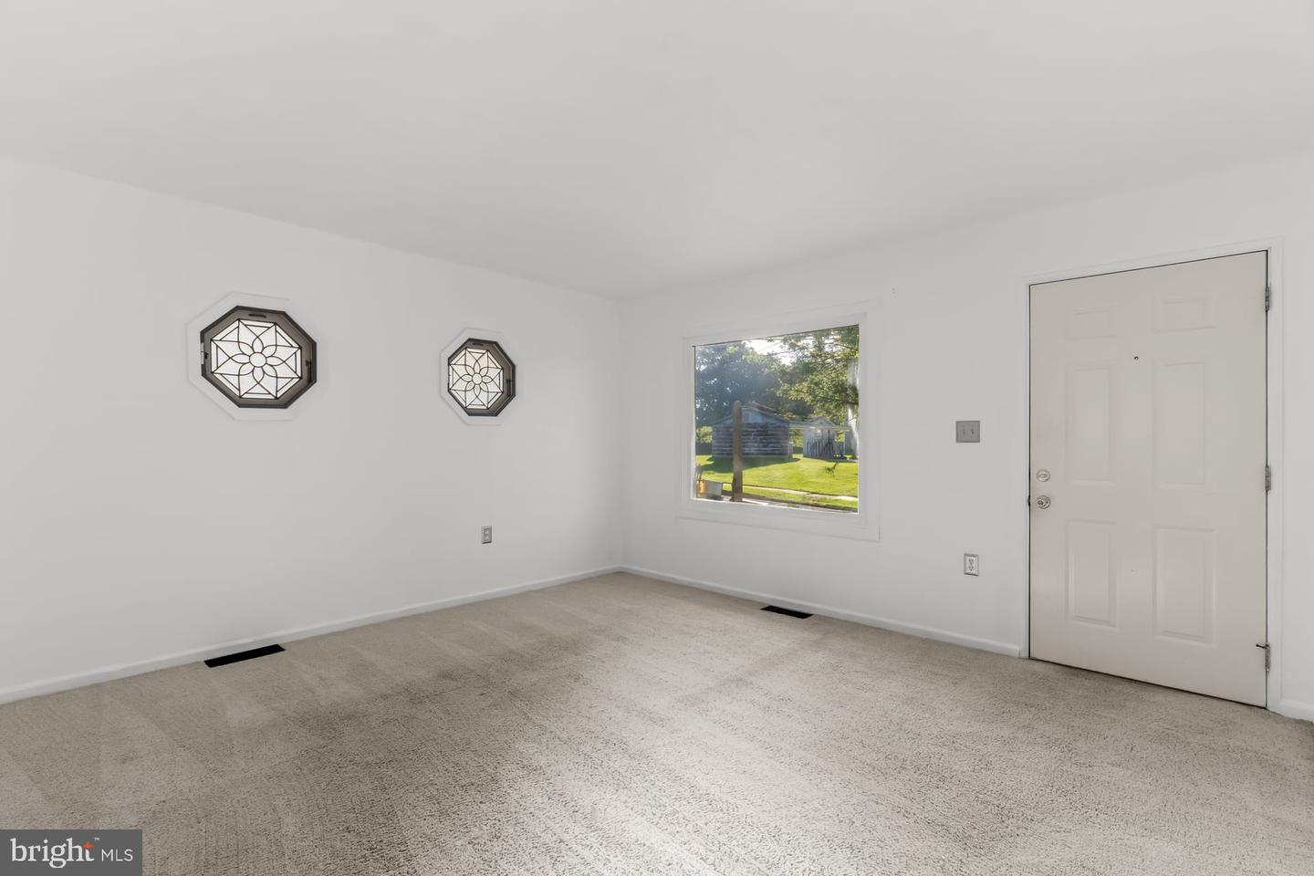 1010 Collingswood Property Photo 4