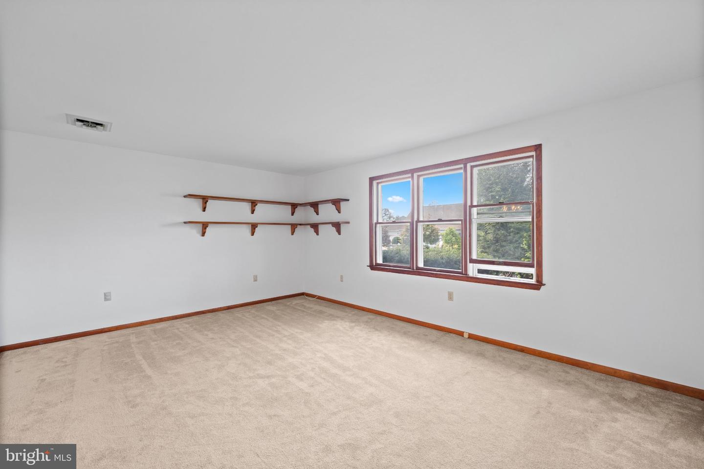 903 Manor Dr Property Photo 6