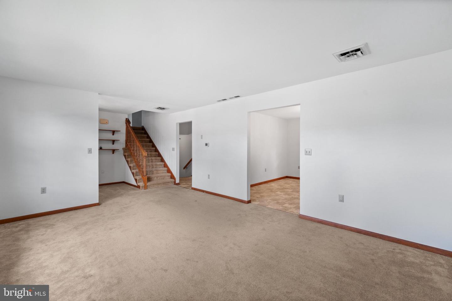 903 Manor Dr Property Photo 8