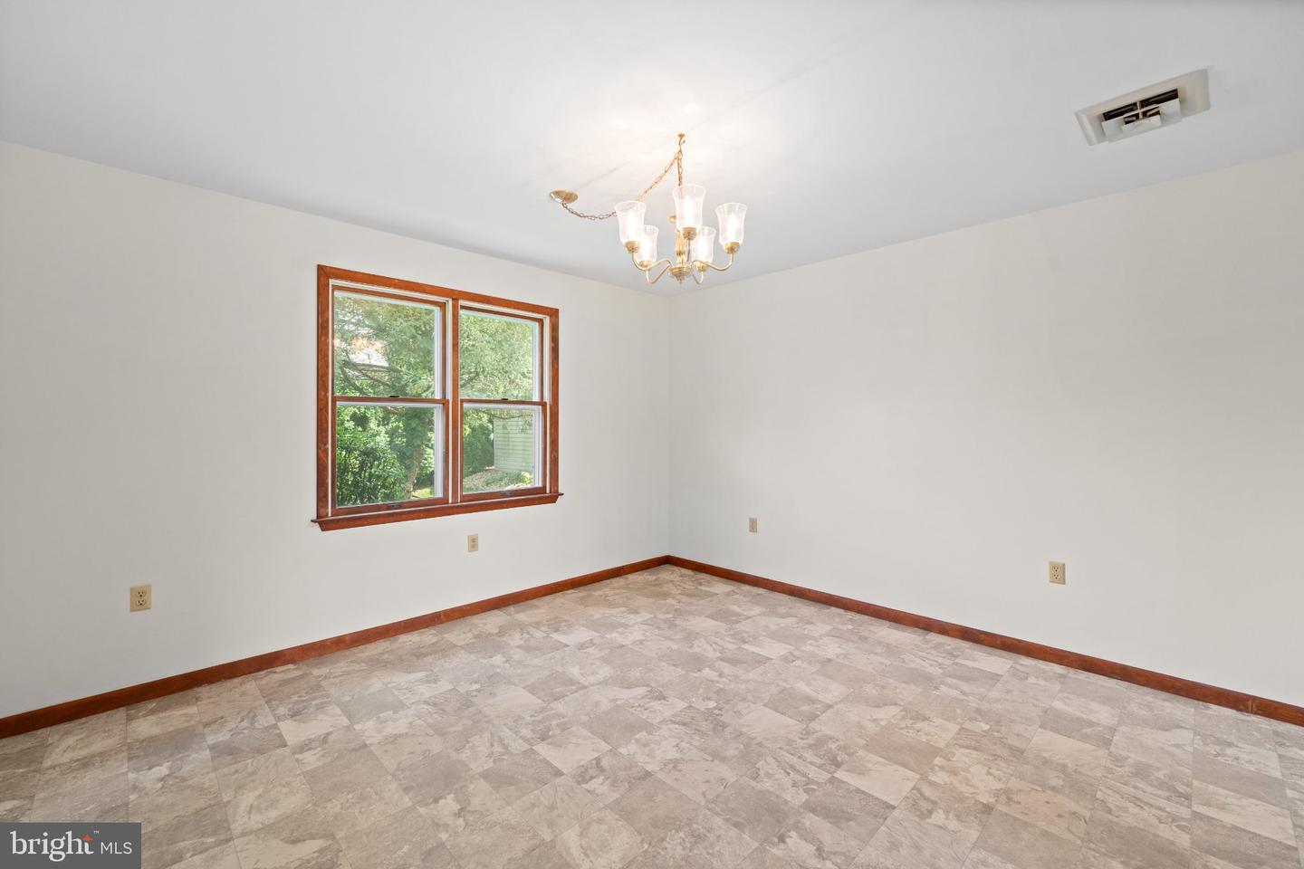 903 Manor Dr Property Photo 14