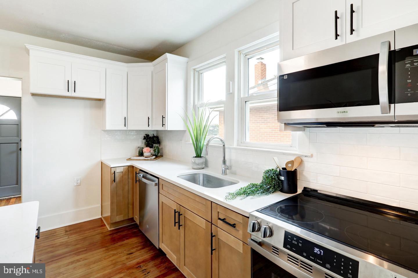 1421 E Derry Rd Property Photo 8