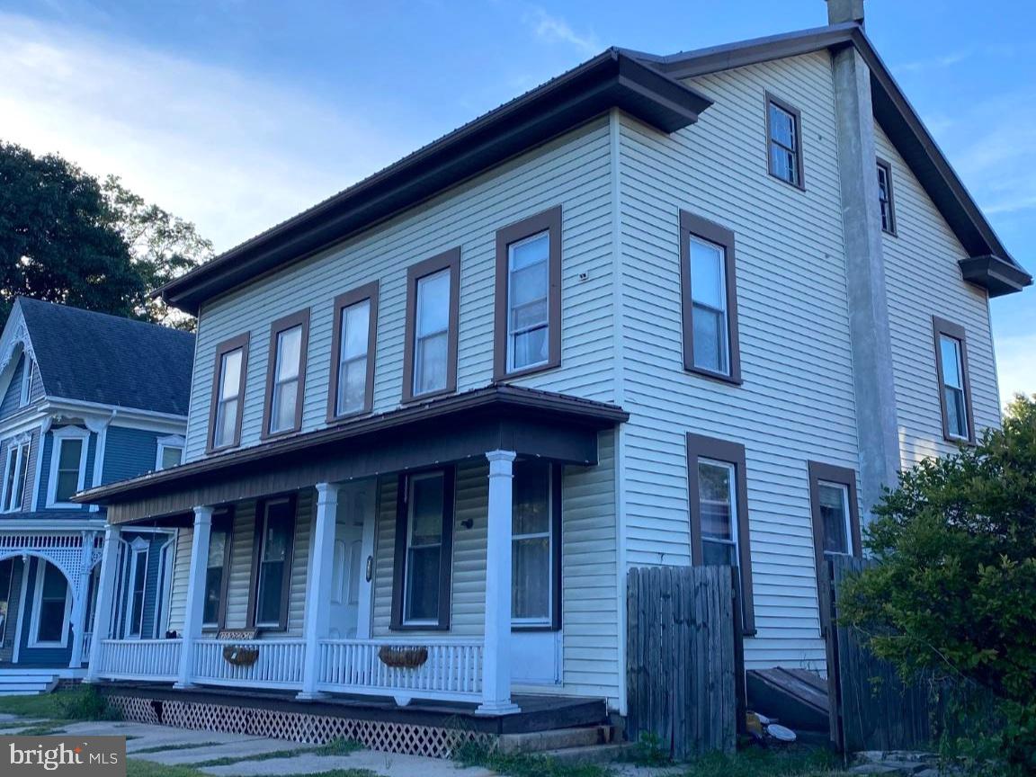 119 E Market St Property Photo 2
