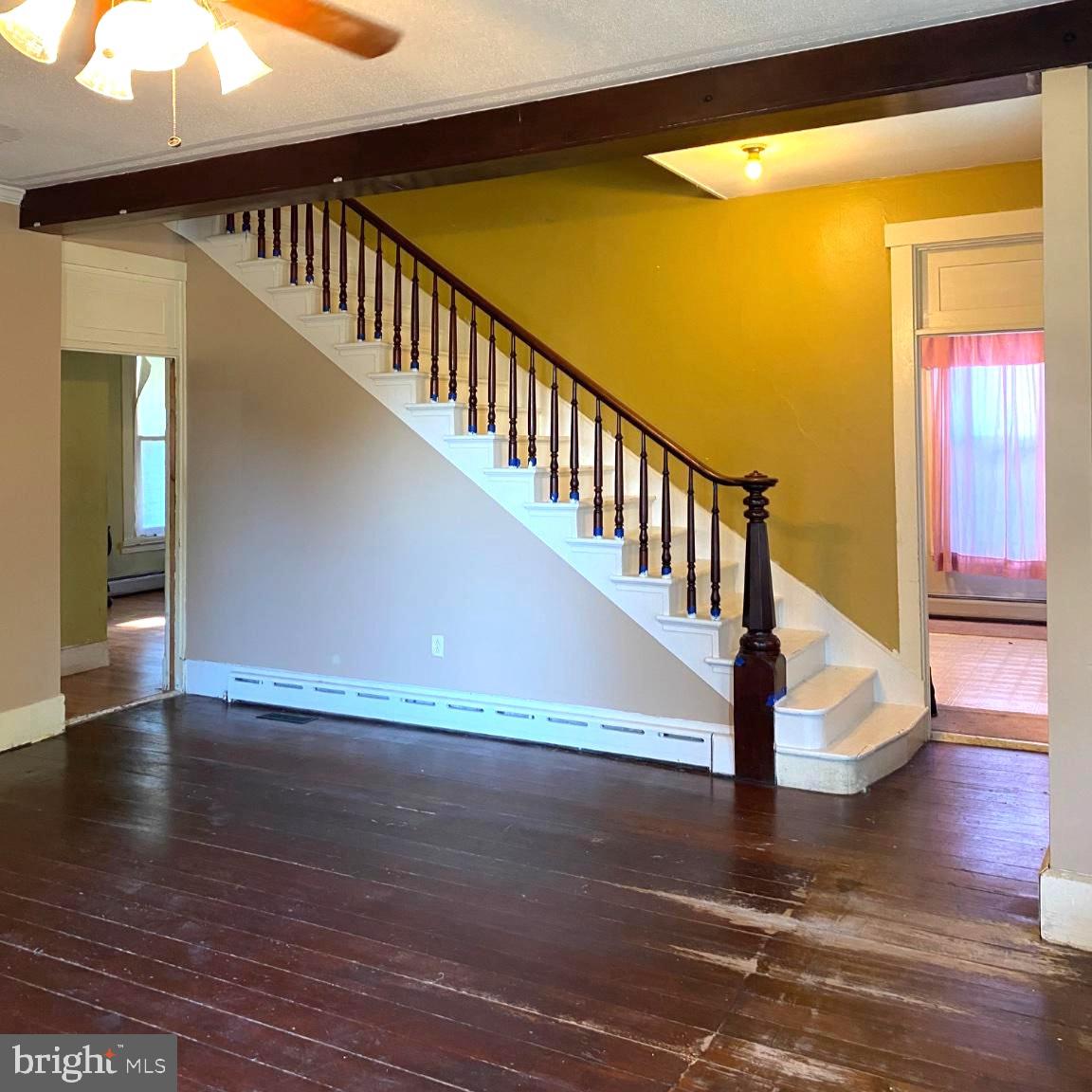 119 E Market St Property Photo 3