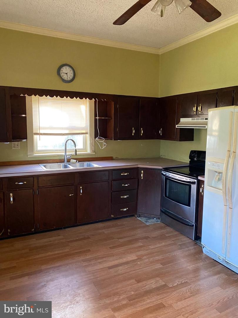119 E Market St Property Photo 6