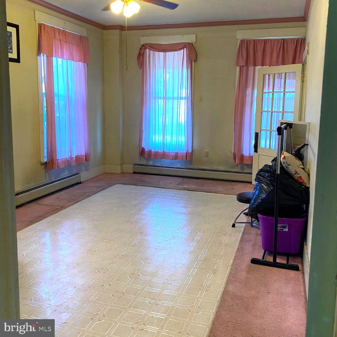 119 E Market St Property Photo 7
