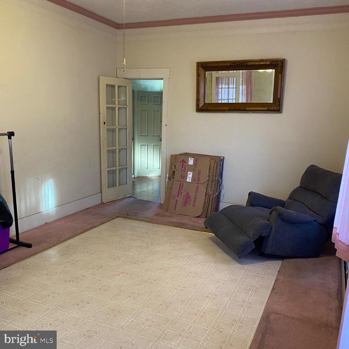 119 E Market St Property Photo 8