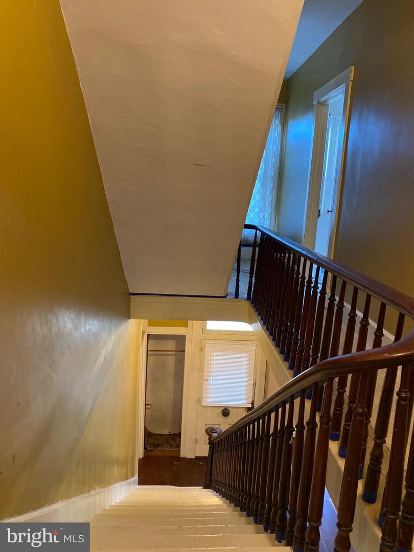 119 E Market St Property Photo 11