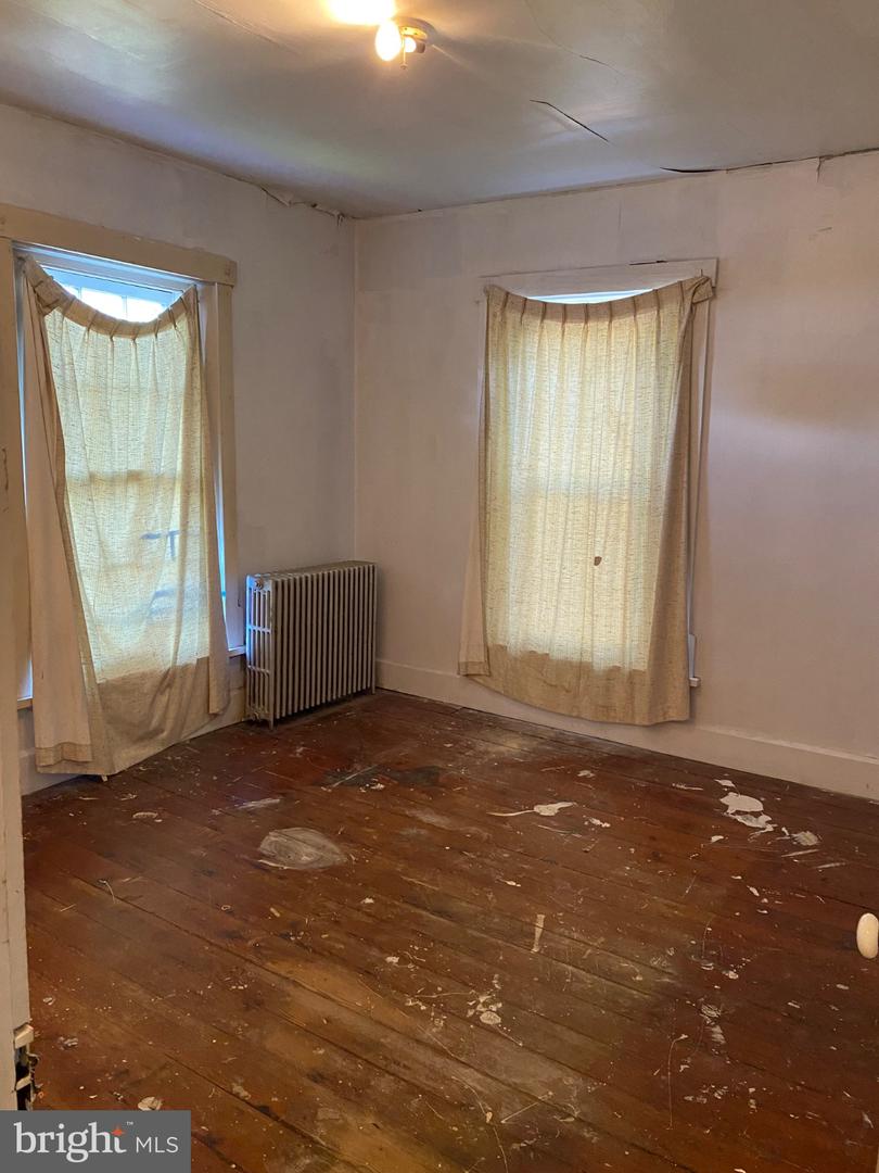 119 E Market St Property Photo 14