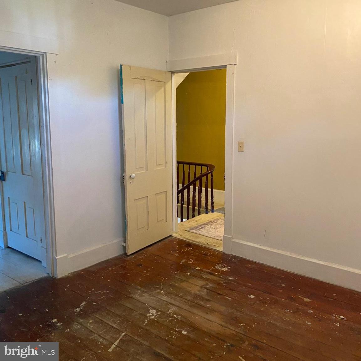 119 E Market St Property Photo 16