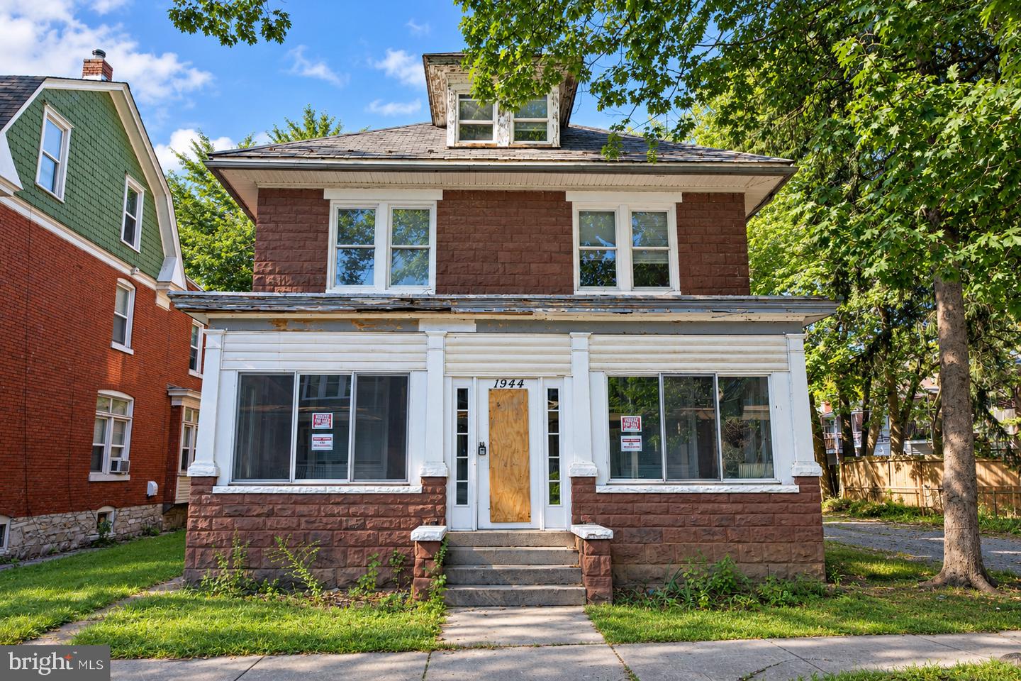 1944 Chestnut St Property Photo 1