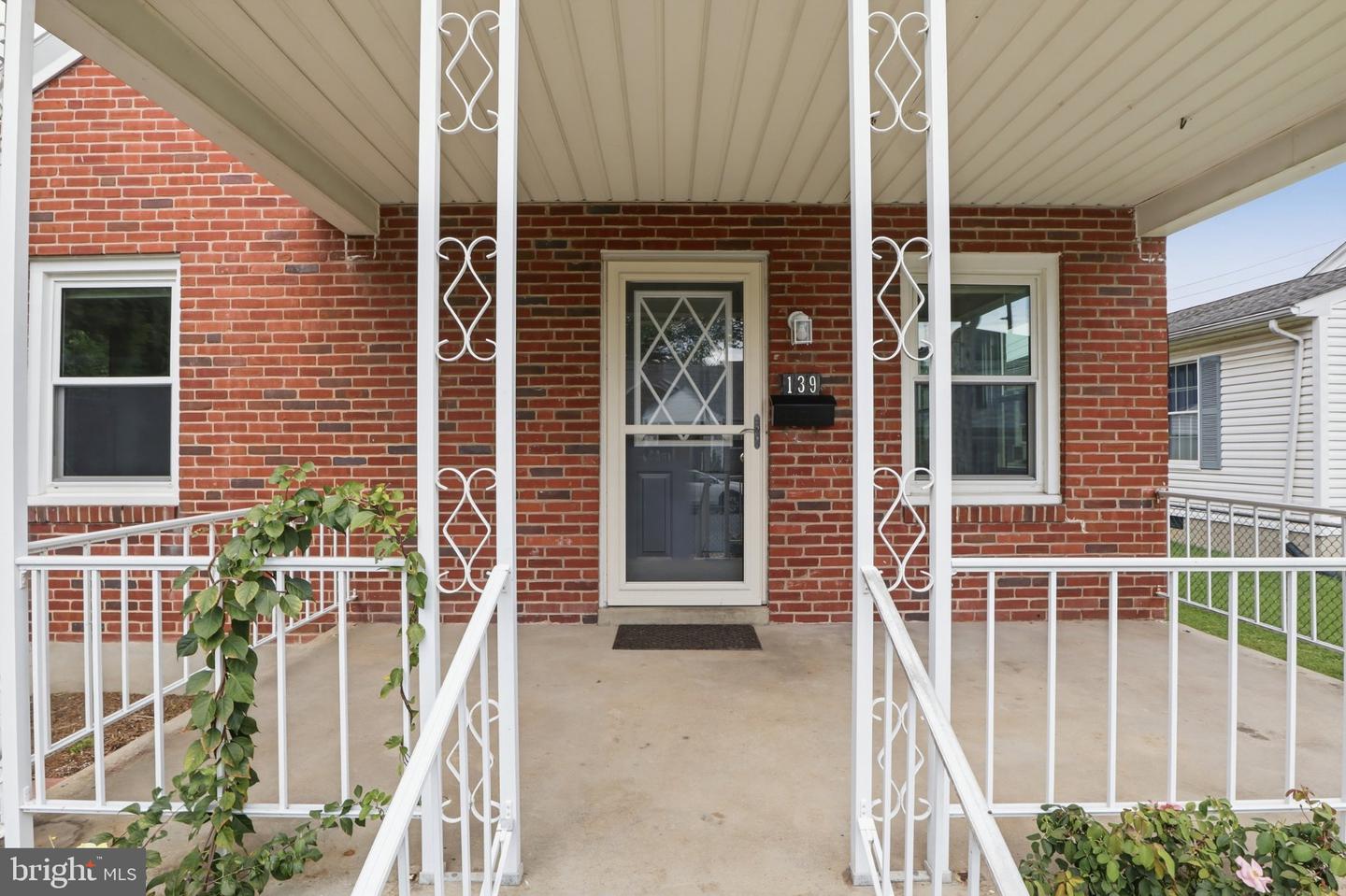 139 Columbia St Property Photo 5