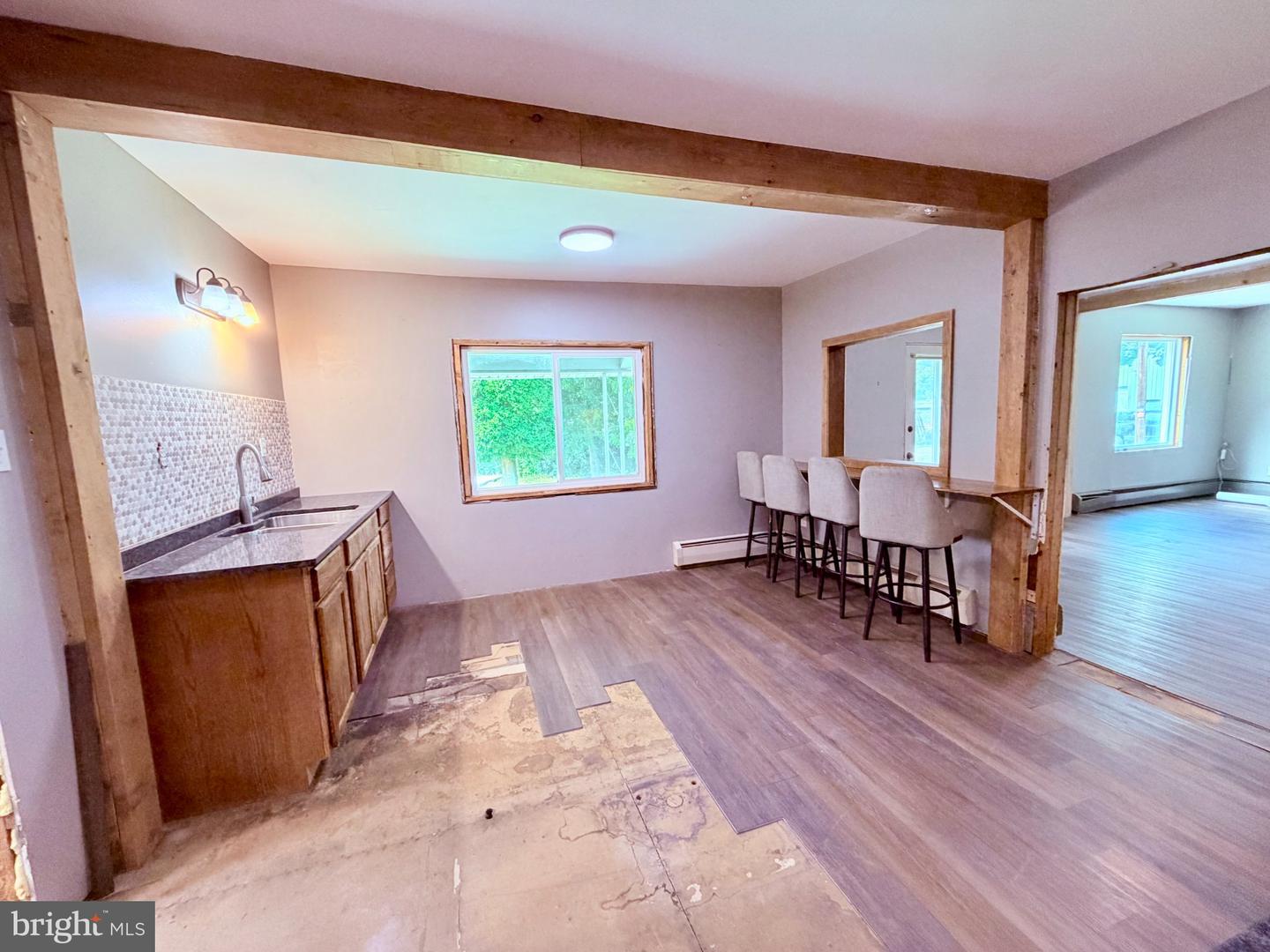 422 E Market Street Property Photo 6
