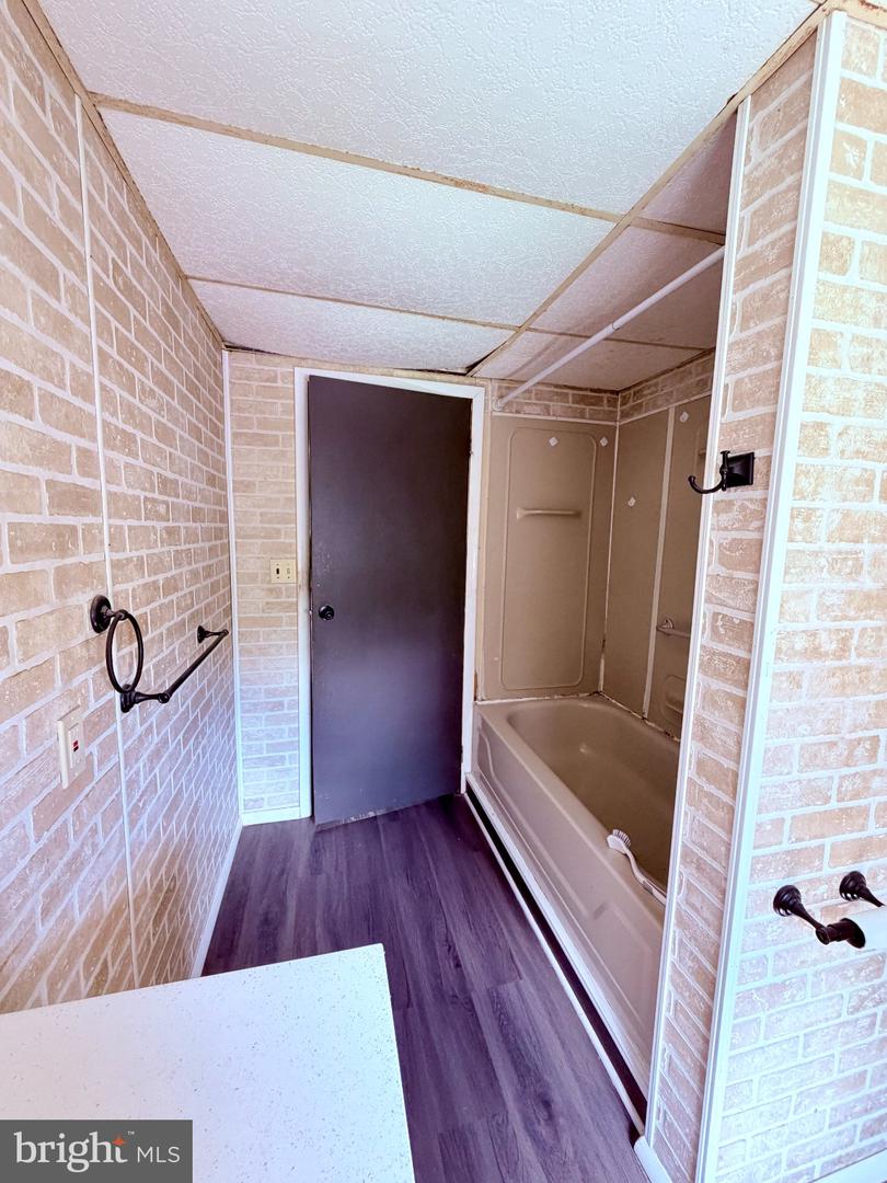 422 E Market Street Property Photo 13