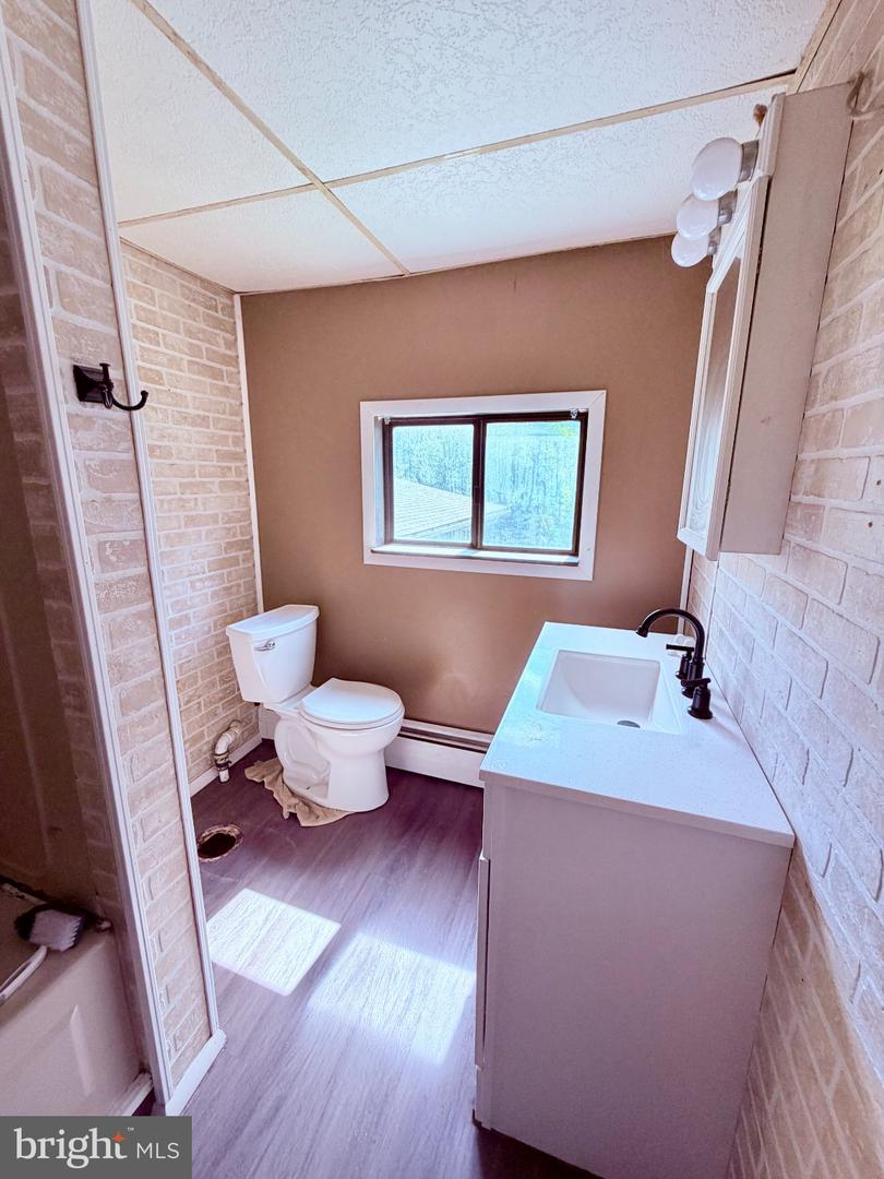422 E Market Street Property Photo 15