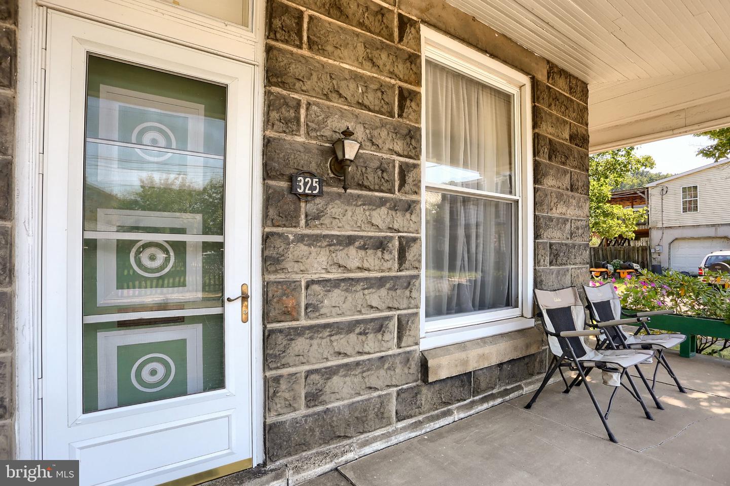 325 Spruce St Property Photo 4
