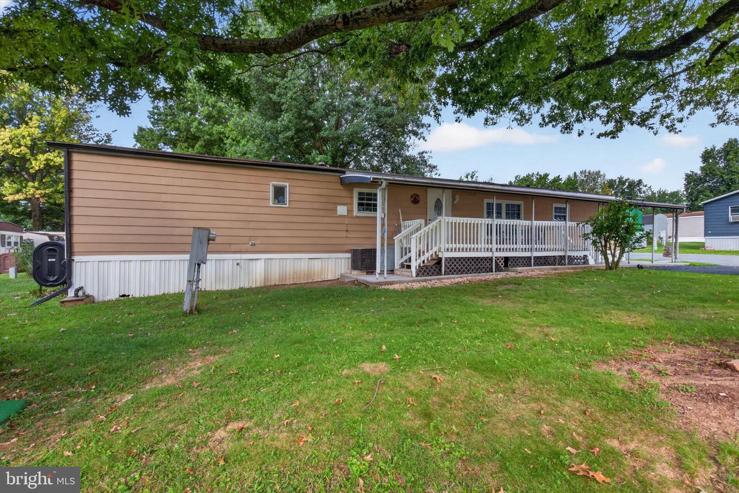 109 Nancy Blvd Property Photo 2
