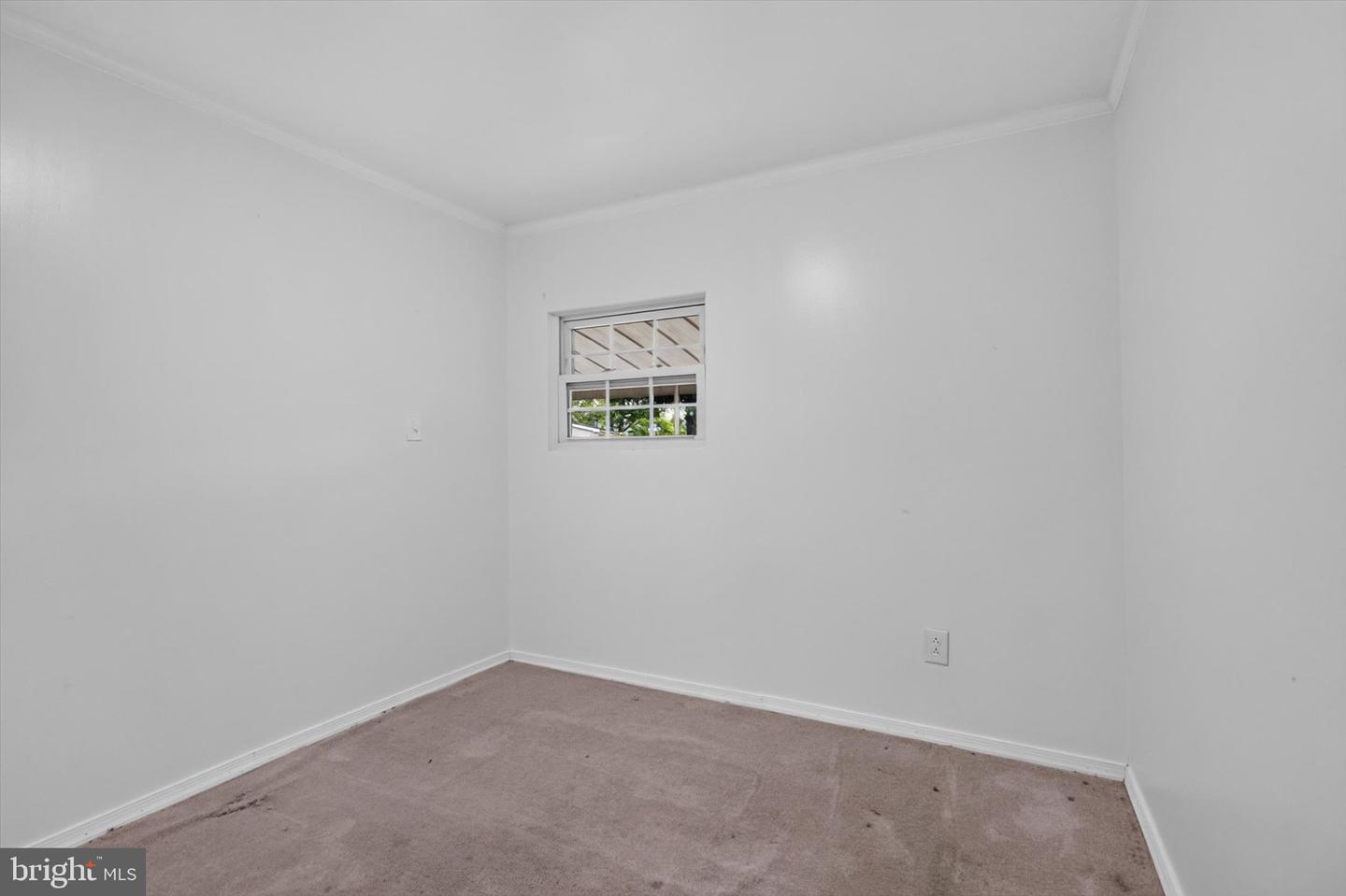 109 Nancy Blvd Property Photo 8
