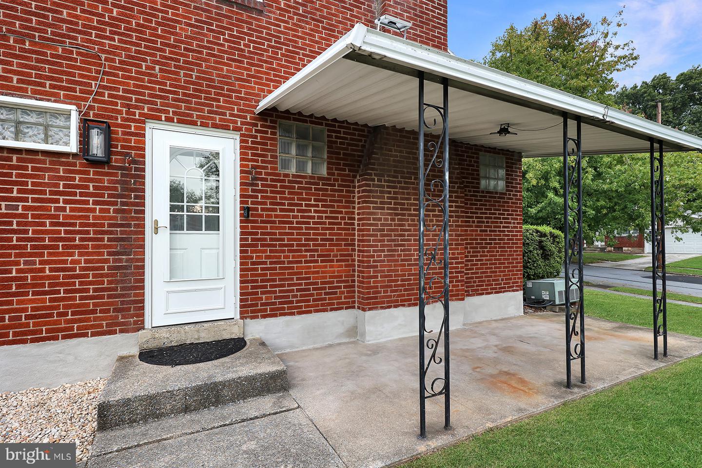 5009 Colorado Ave Property Photo 3
