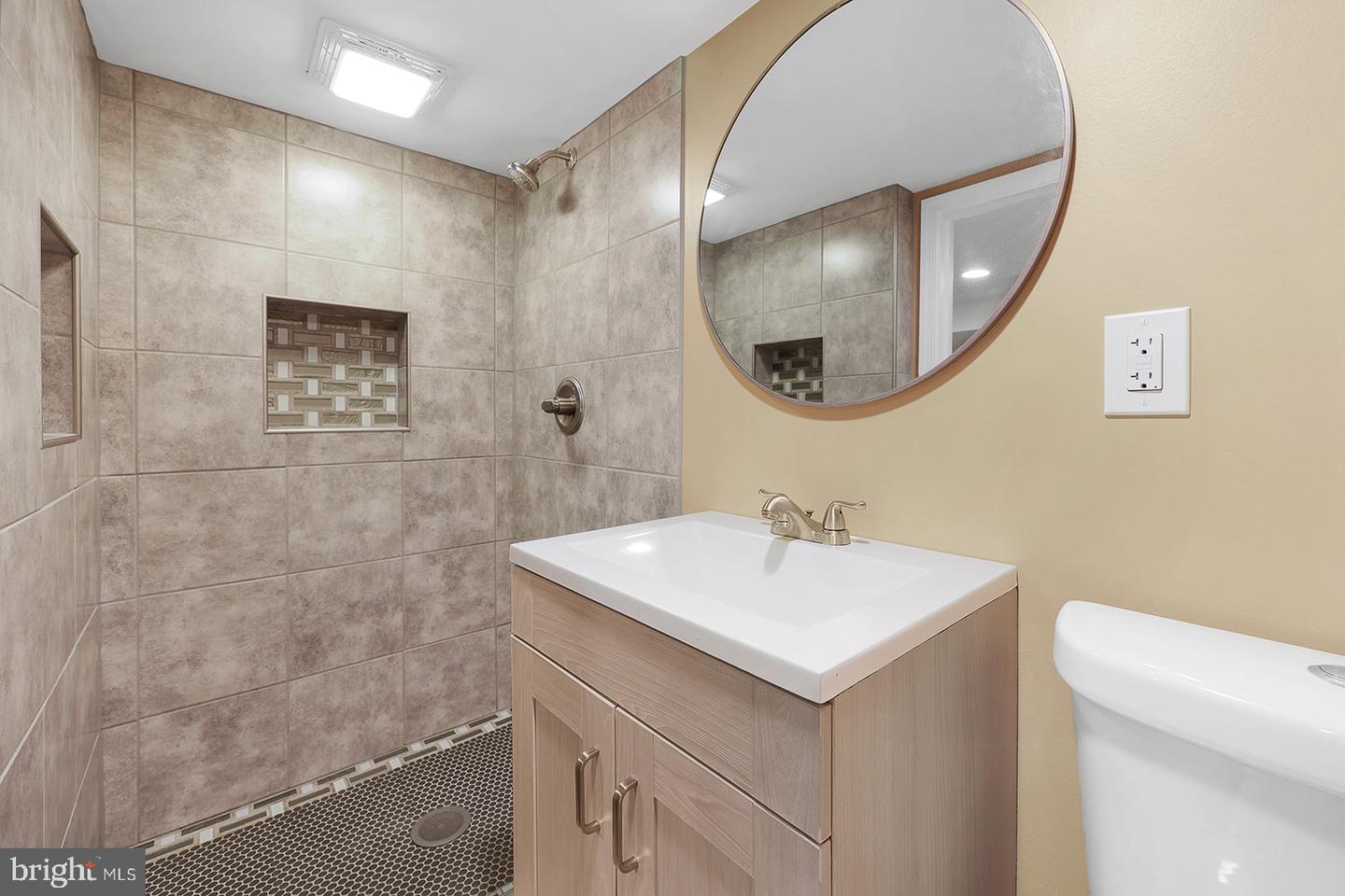 5009 Colorado Ave Property Photo 23