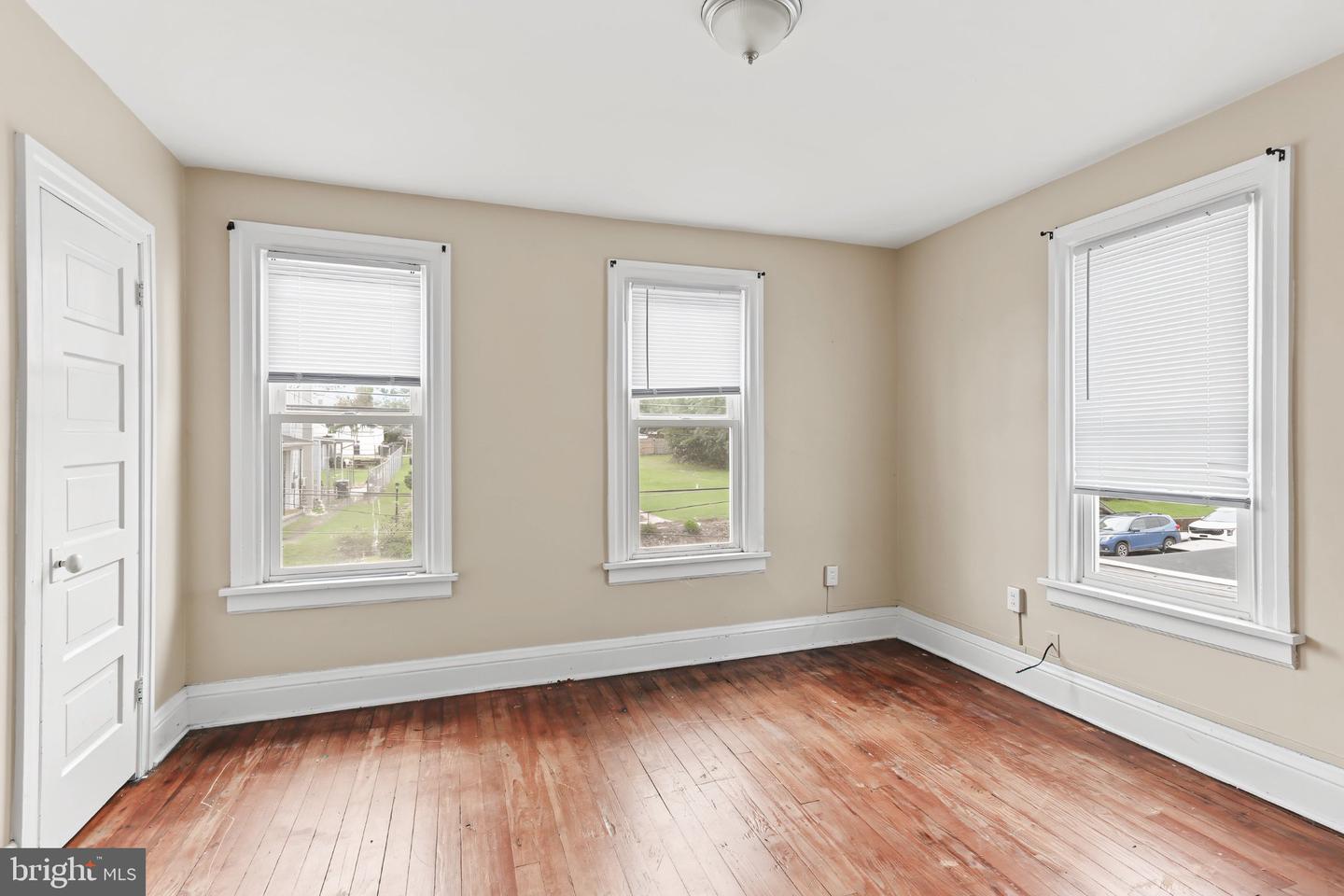 2728 Butler St Property Photo 4