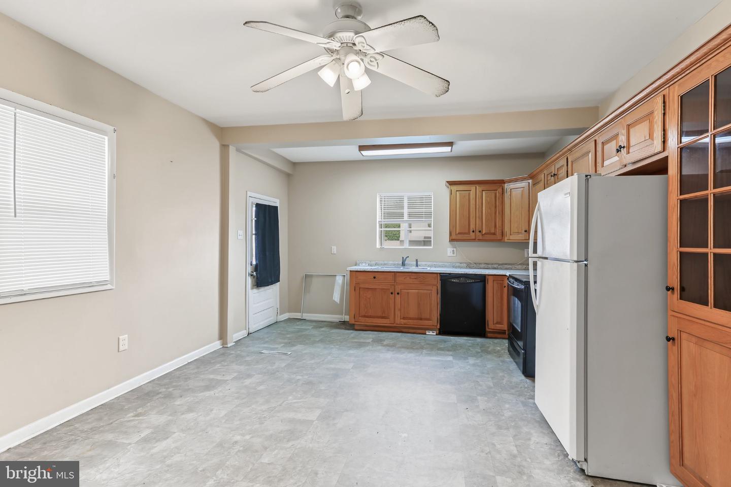 2728 Butler St Property Photo 8