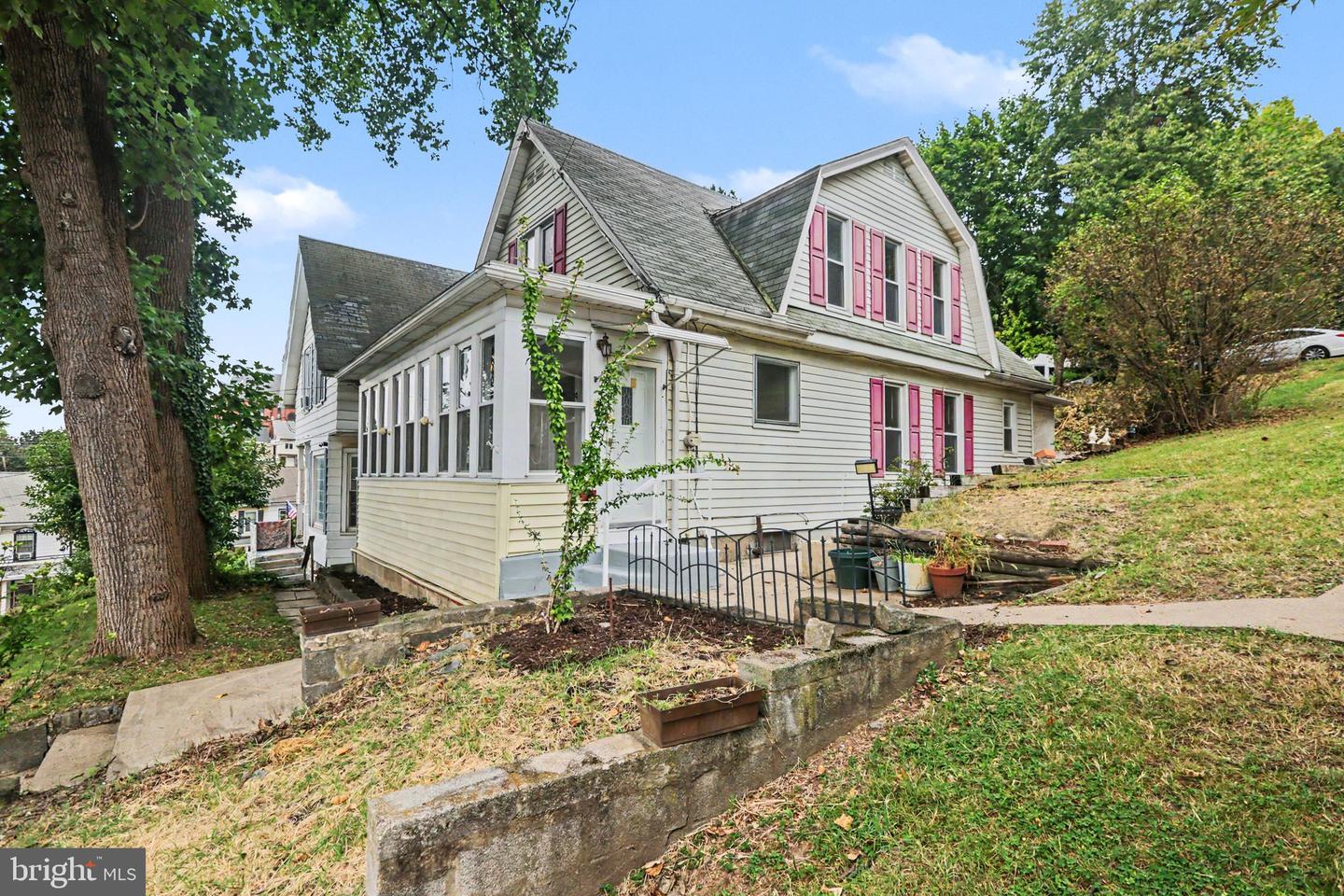209 S 3rd St Property Photo 2