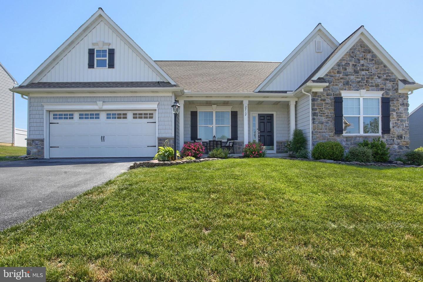 2717 PIN OAK DR Property Photo 1