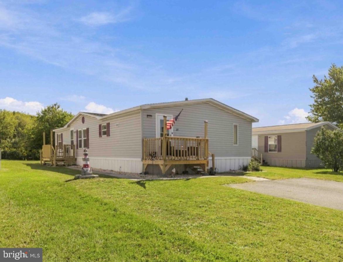 215 HOUSTON DR Property Photo 1