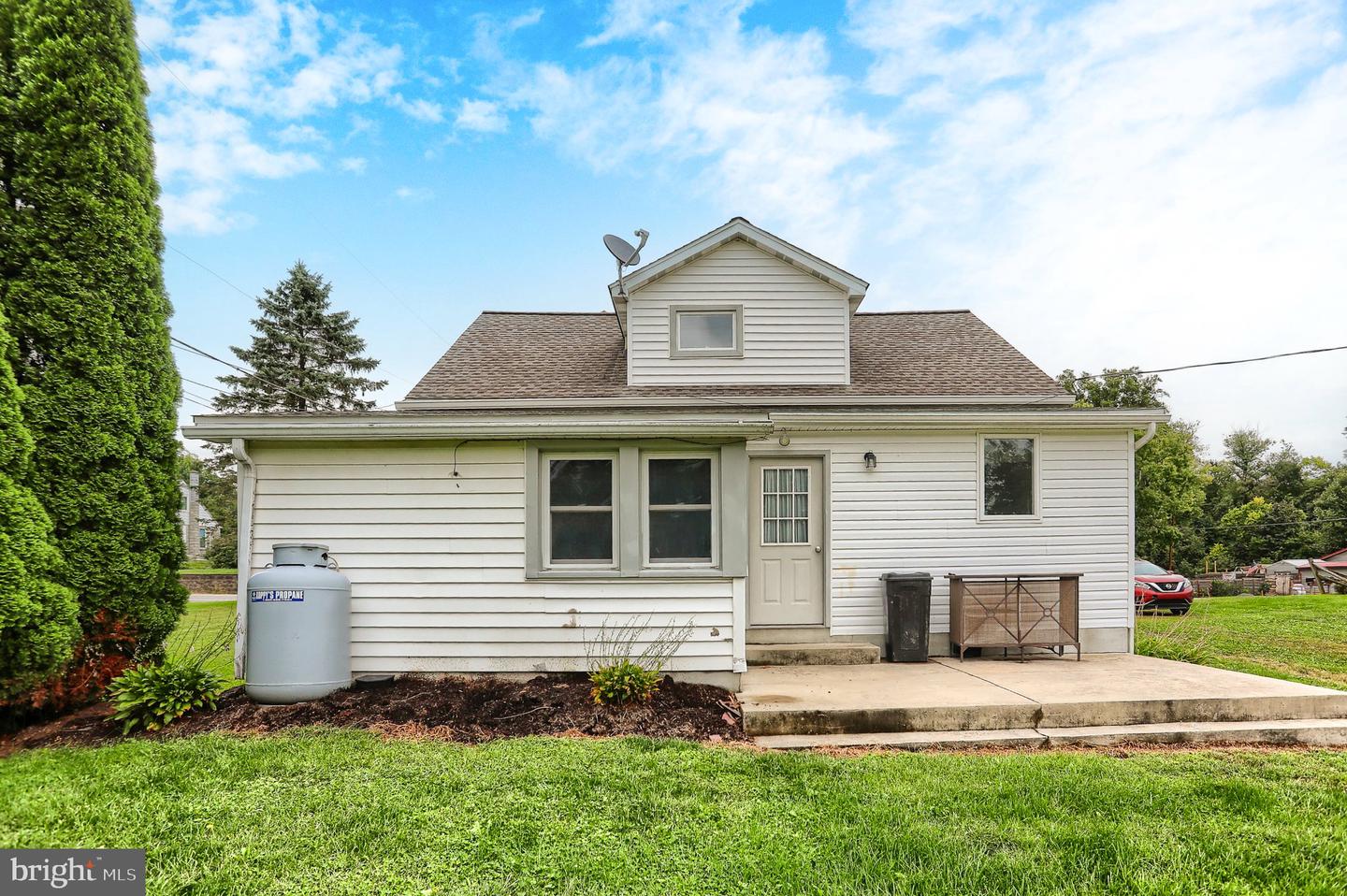 1028 N River Rd Property Photo 6
