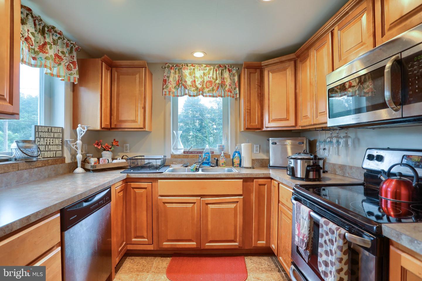 1028 N River Rd Property Photo 12