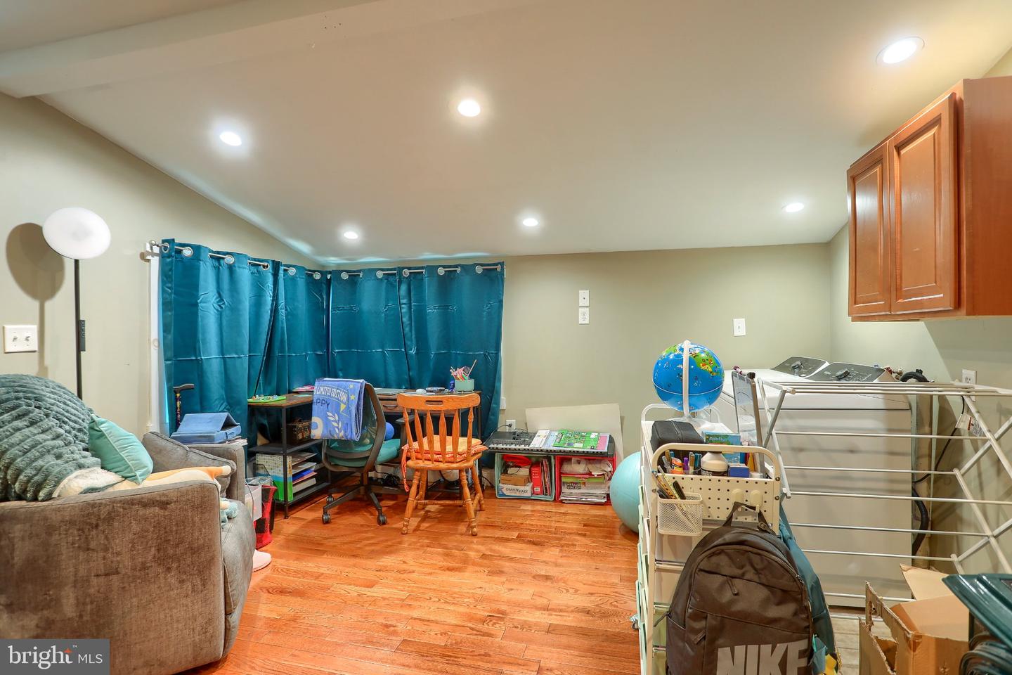 1028 N River Rd Property Photo 13