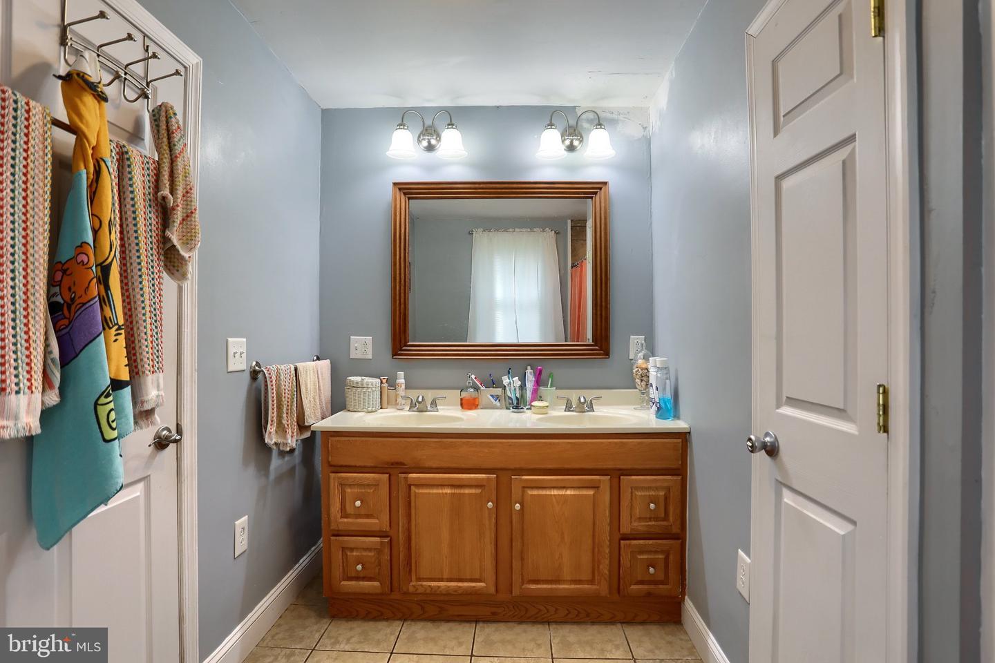 1028 N River Rd Property Photo 17